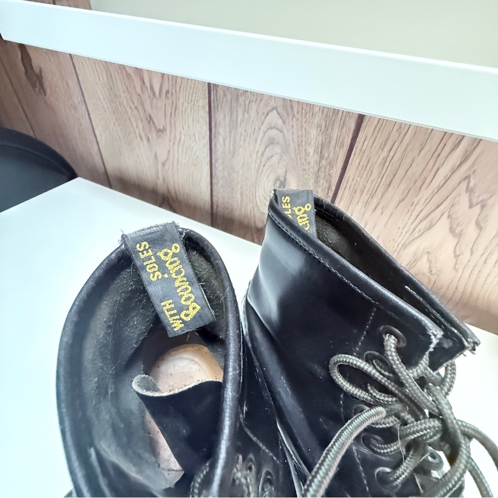Dr. Martens Vintage Patent 8 eye boot. England - Picture 2 of 8